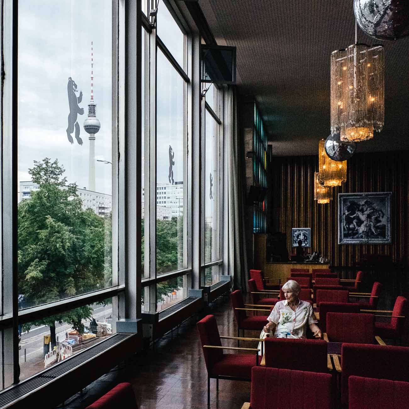 Street Photography Berlin Kino International von Martin U Waltz